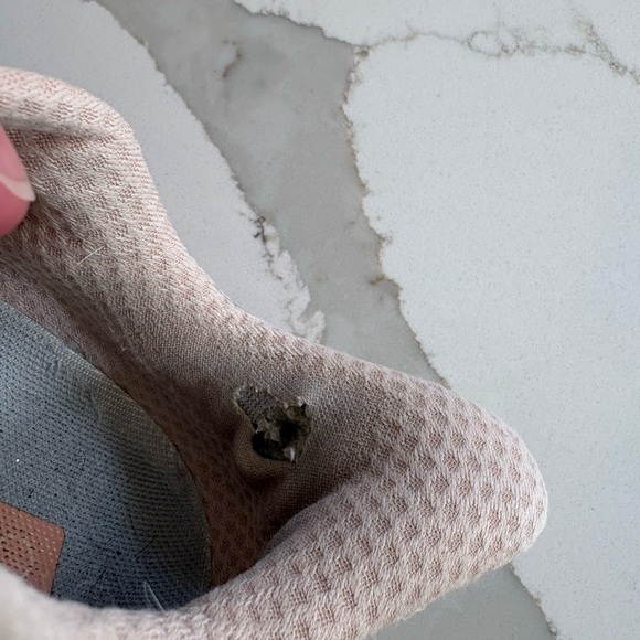 HOKA | Clifton 9 | Size 6B | Pink & Beige - Picture 9 of 10